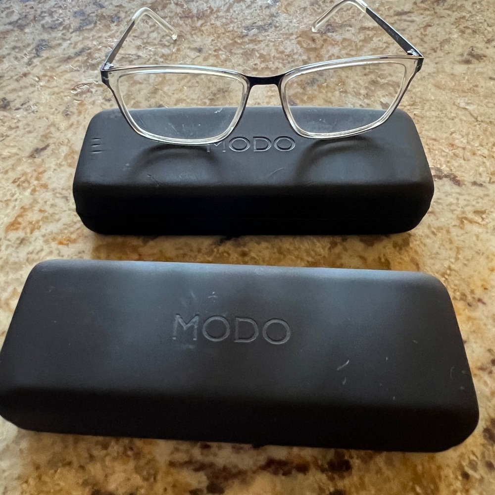 Modo titanium eye glasses and 1 case